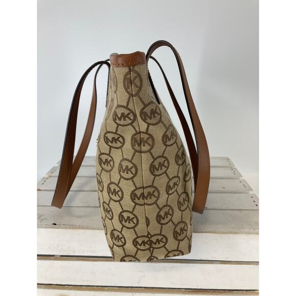 MICHAEL KORS, NWT LARGE CANVAS SIGNATURE PRINT SHOULDER BAG - Picture 4 of 16